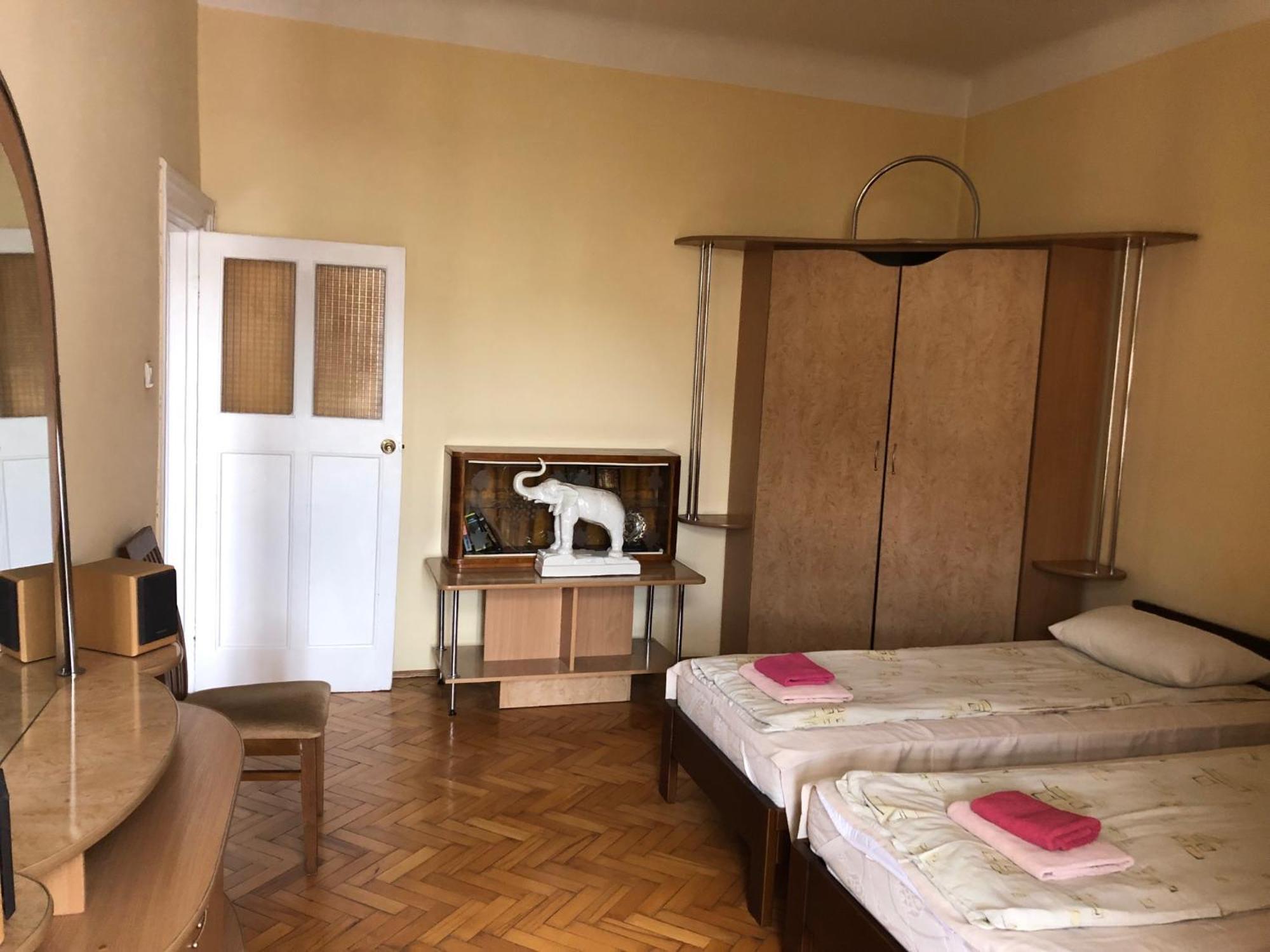 Guest Rooms 利沃夫 外观 照片